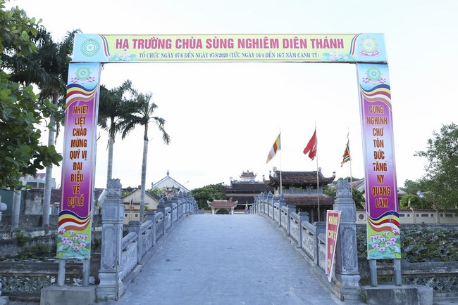 Dong Cao Pagoda offering to the rain retreat schools